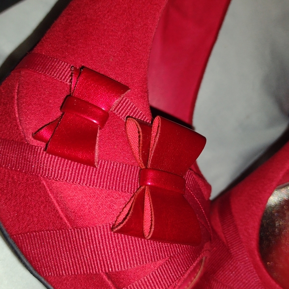LIMELIGHT Doria Double Bows Red Suede Padded Peep Toe Shoes Size 7 1/2 - Picture 2 of 5